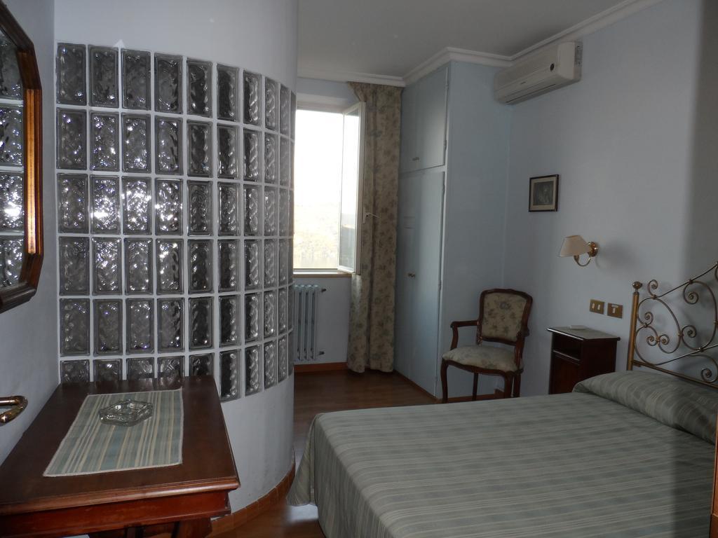 Albergo Lucia Pagnanelli كاستل غاندولفو الغرفة الصورة
