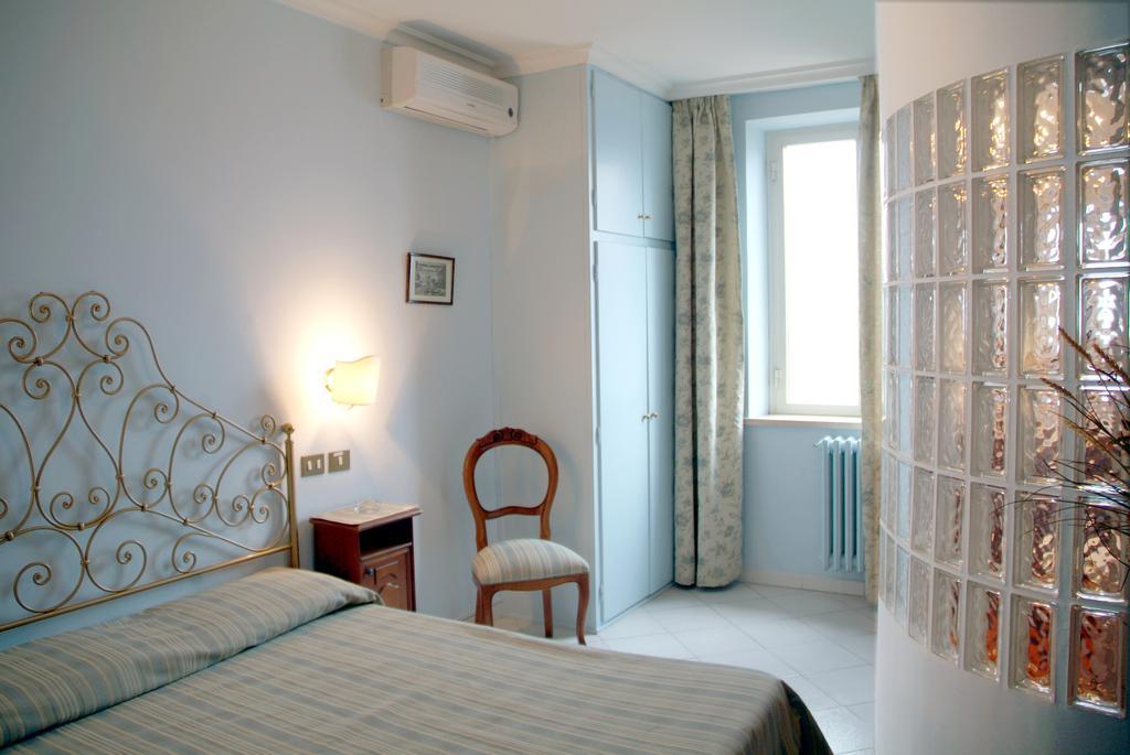 Albergo Lucia Pagnanelli كاستل غاندولفو الغرفة الصورة