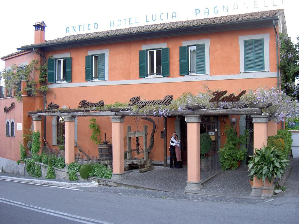 Albergo Lucia Pagnanelli كاستل غاندولفو المظهر الخارجي الصورة